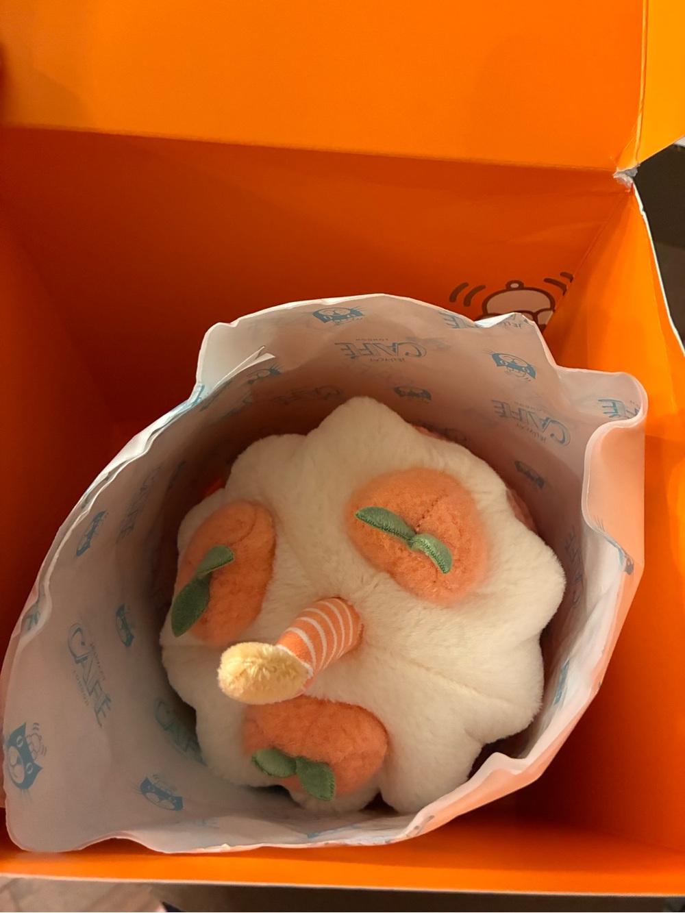 Jellycat Peach cake Shanghai exclusive - White & Peach Accent